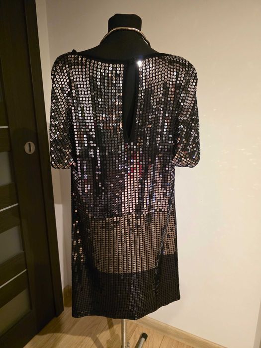 Cekinowa sukienka mała czarna r. 16 – stan idealny