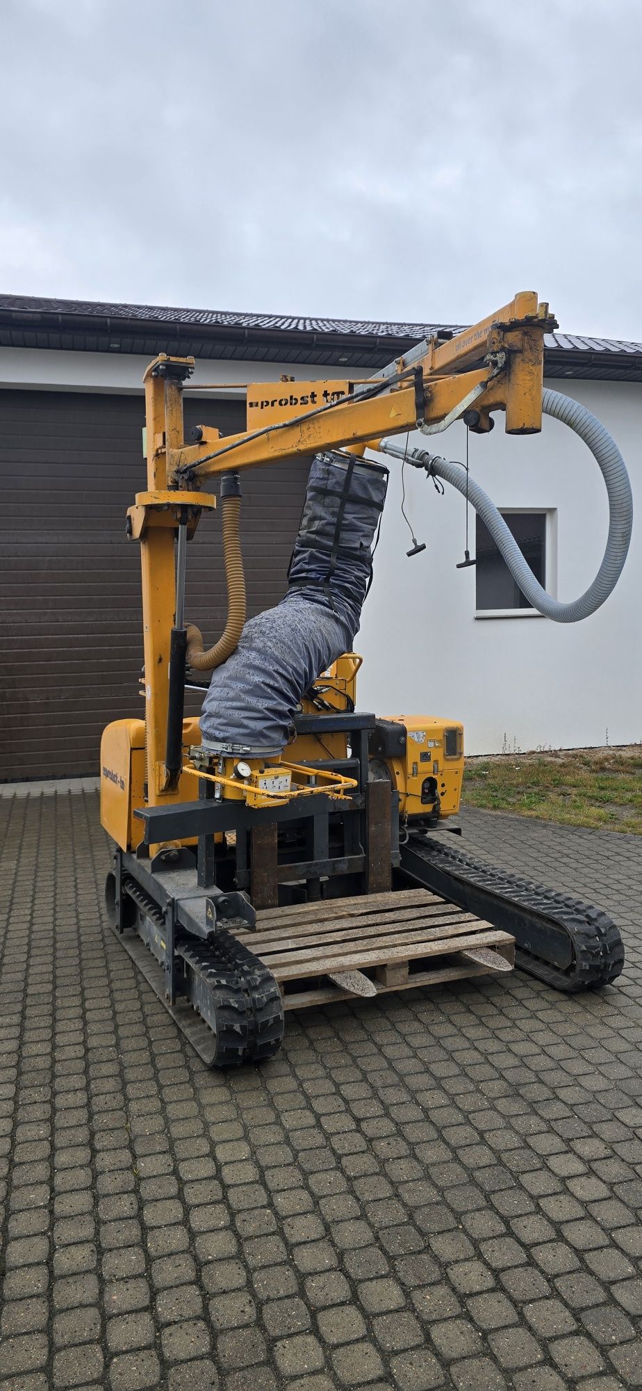 Układarka krawężników, płyt Probst tm 150 transmobil