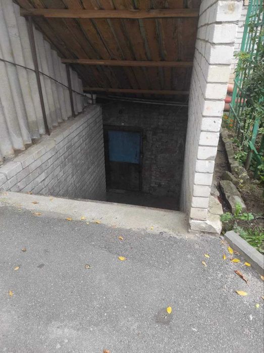 Підвал в бакатоповерховому будинку