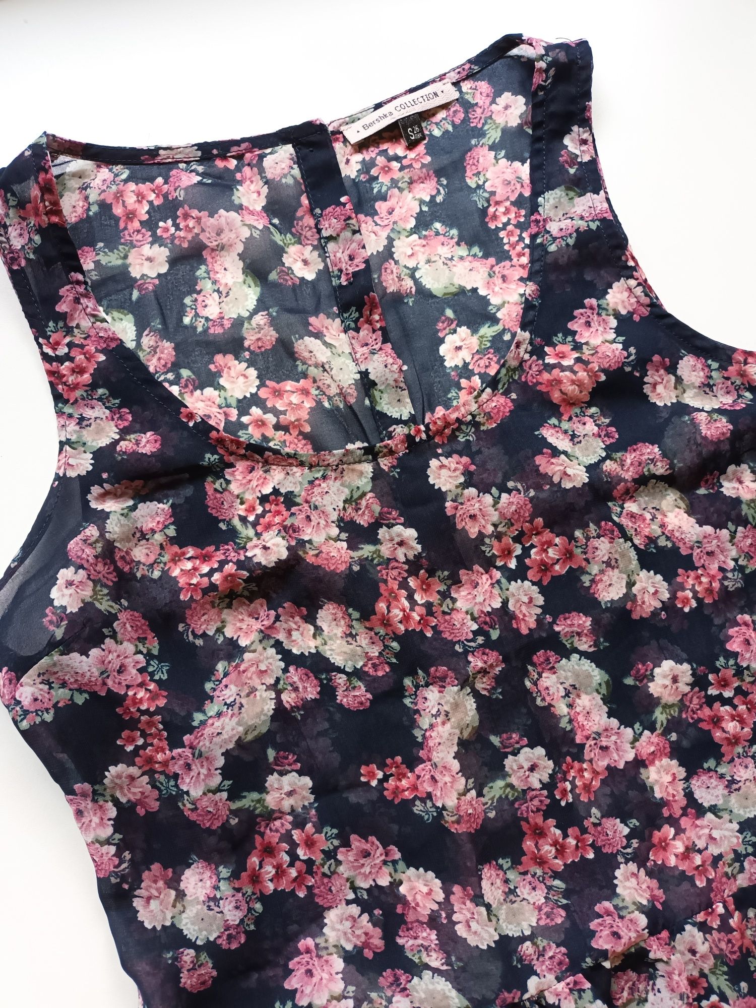 Blusa sem mangas floral