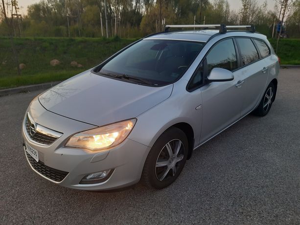 Opel Astra Enjoy Kombi 2011, turbo benzyna 1.4