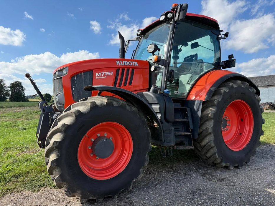 Kubota Ciągnik rolniczy Traktor Kubota M7151 PREMIUM 2017 ROK_Amortyzowana oś,Klima,TUZ,Zaczepy  Oryginał stan_Tylko 4600 MTG_Opony 100%_Jak nowa_Piękny stan_Bogata!
