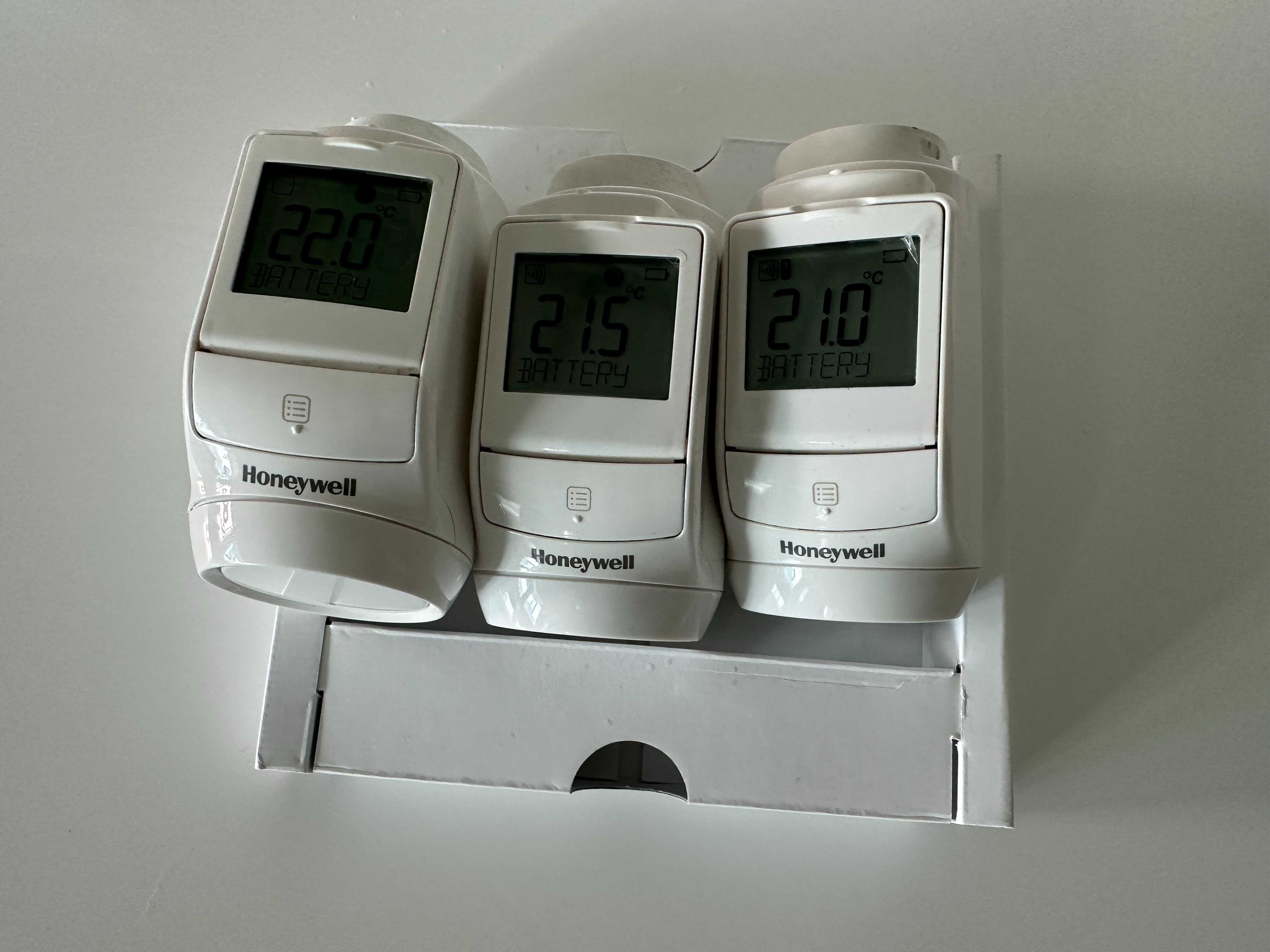 Zestaw termostatyczny bezprzewodowy EVOHOME HONEYWELL Kit + THR092HRT