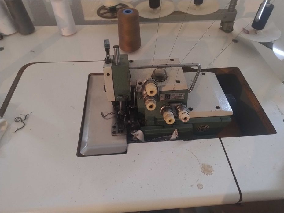 Owerlok przemysłowy