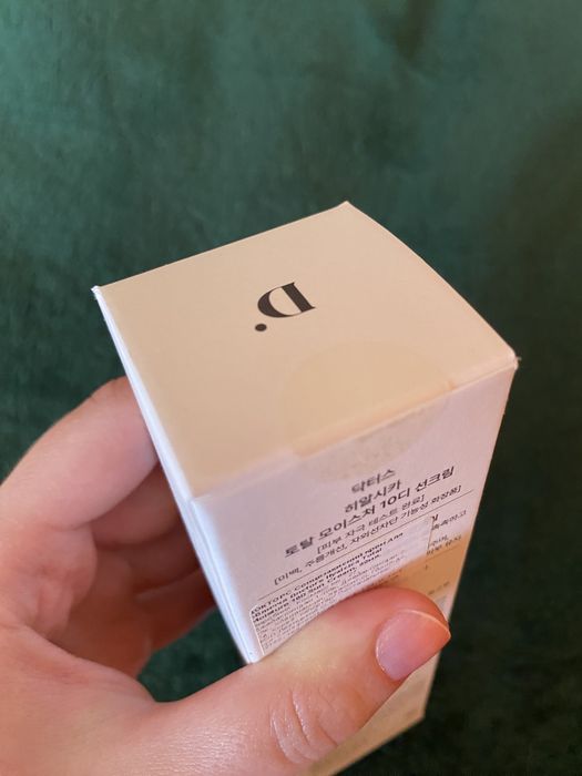 Сонцезахисний крем SPF з гіалуроновою кислотою та пептидами Doctors