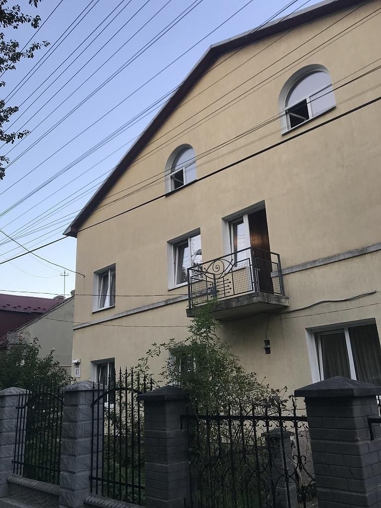 Продаж частини будинку по вулиці Володимира Великого