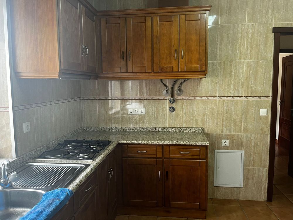 Alugo Moradia Geminada T2 Cedrim