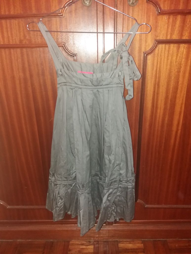 Vestidos e blusa n° 38. Cada peça 15,00€