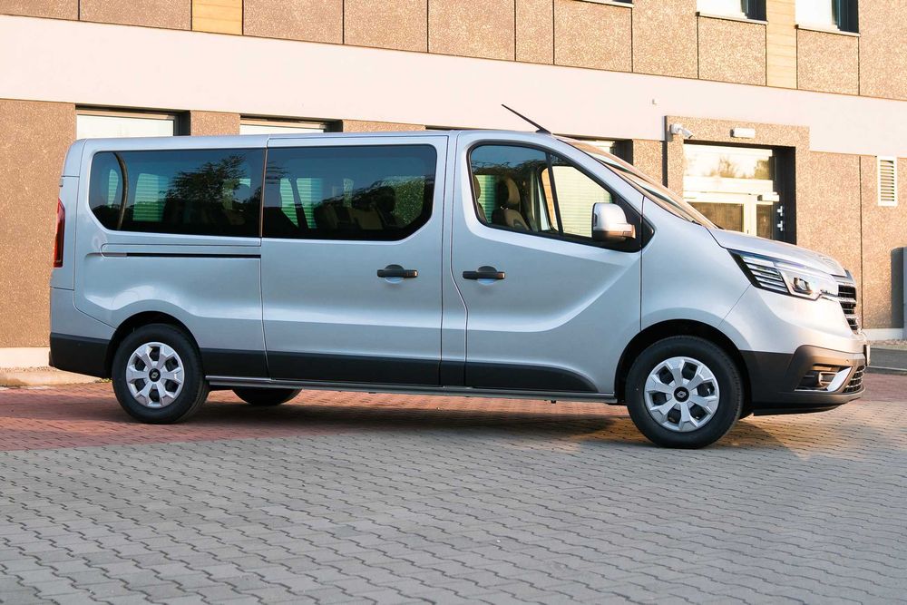 Wynajem wypożyczalnia busów busa 9-osobowego automat hak box