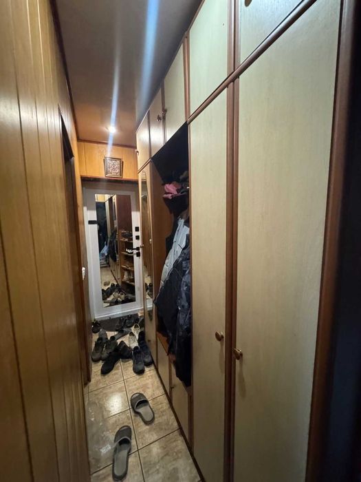 Стінка в коридор