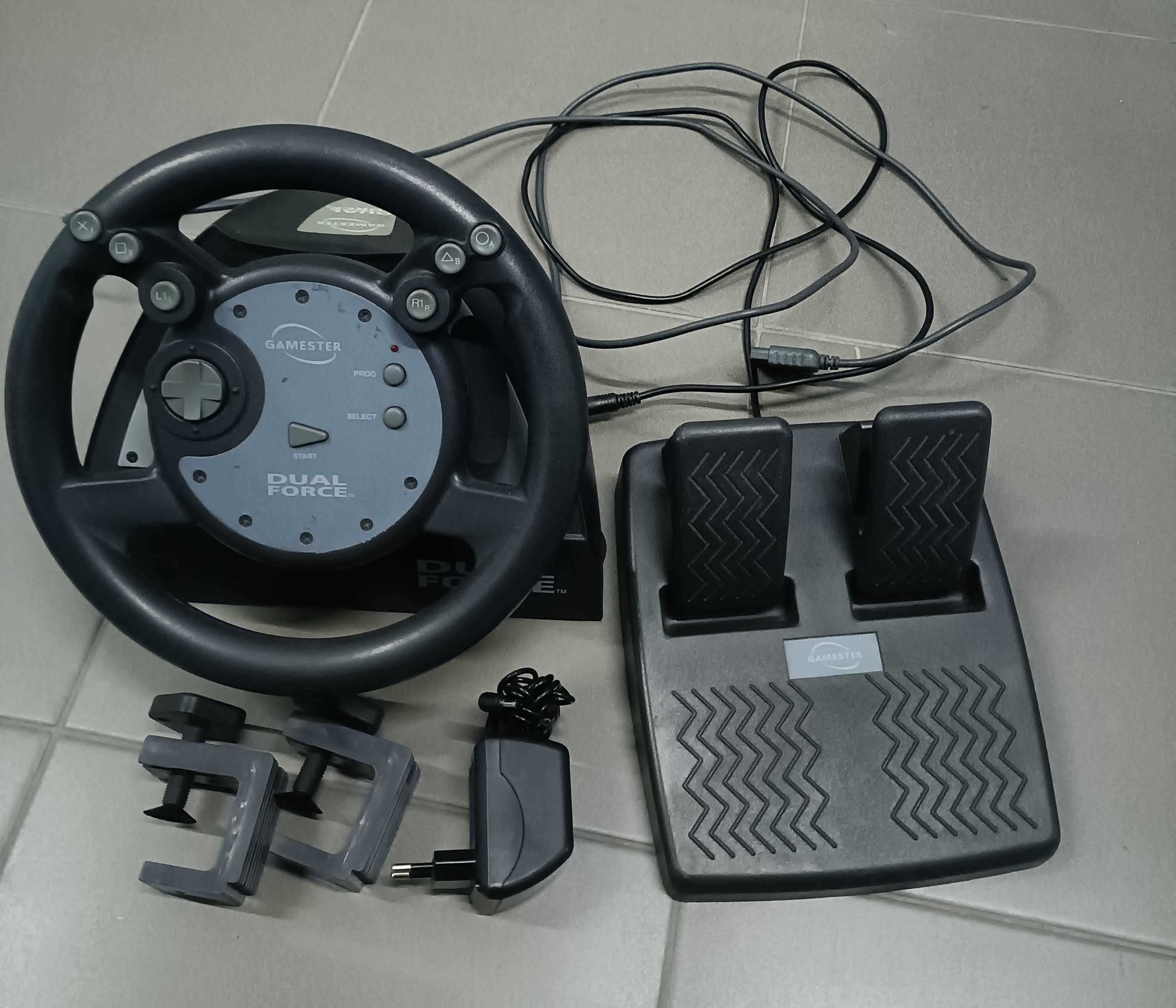 Gamester Dual Force Racing Wheel com pedais