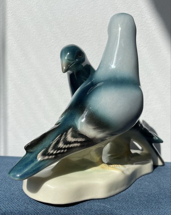 Figurka Porcelanowa PRL gołębie sygnowana
