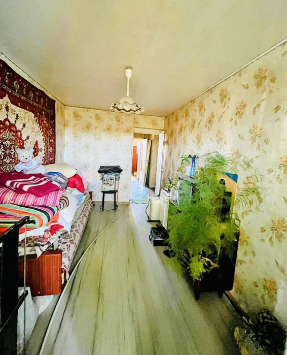 Продам 3-и кімнатну квартиру мікрорайон Шкільний.