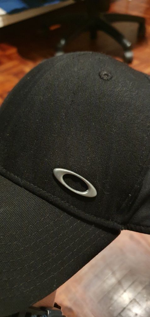 Boné Oakley colab com New Era