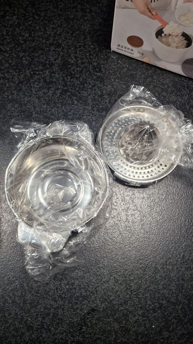 Wyciskacz cytrusów z pojemnikiem ręczny