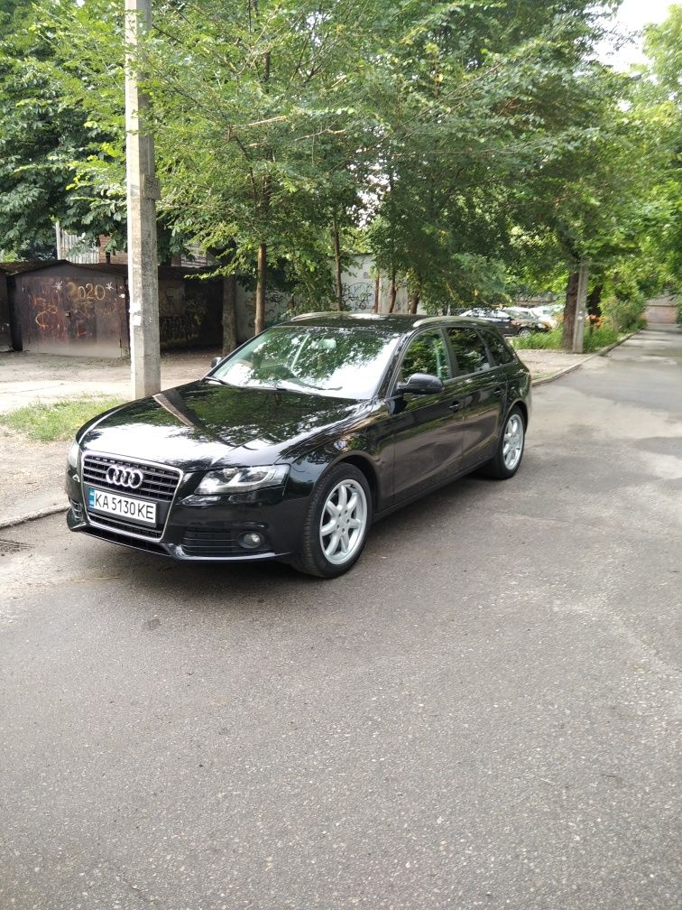 Ауді А4 b8 2.0 TDI,мех.2011