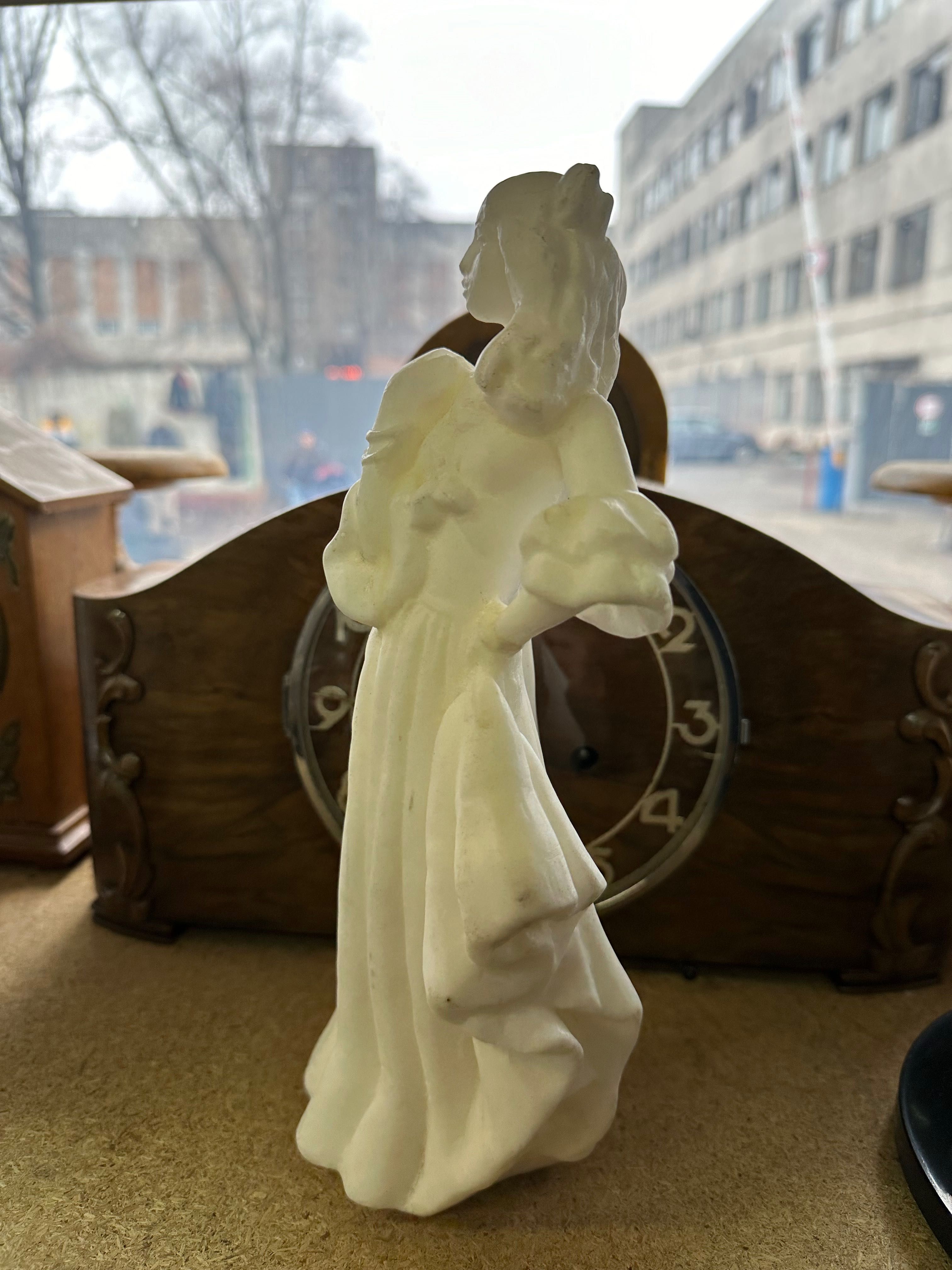 Циганка, скульптура 50-60 років минулого століття, колкий пластик.