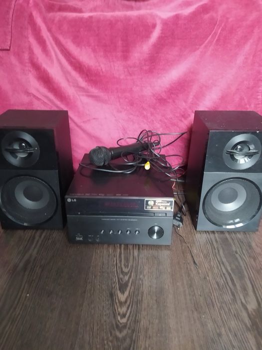 LG hi-fi система з караоке