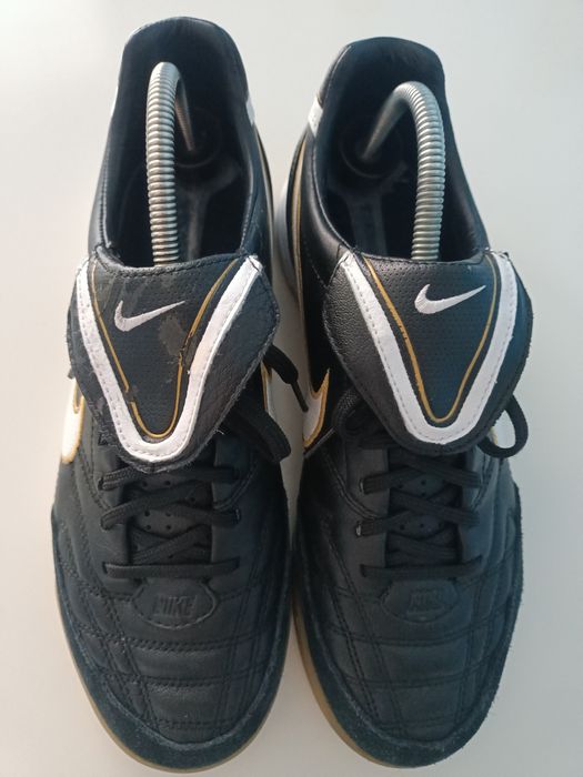 Buty piłkarskie halówki Nike Tiempo mystic 2010