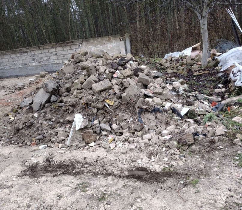 Gruz budowlany oddam.