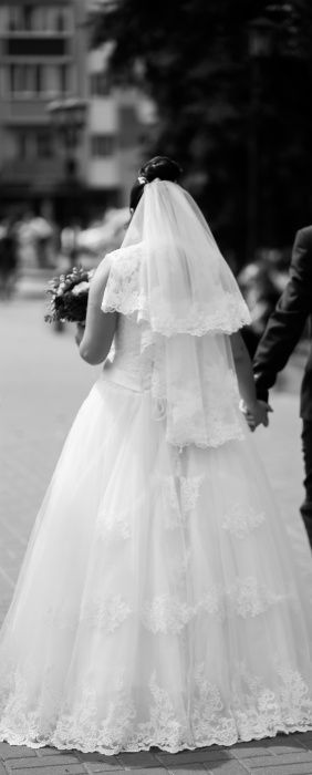 Весільна сукня  колір  Айворі розмір 50-54 ТОРГ