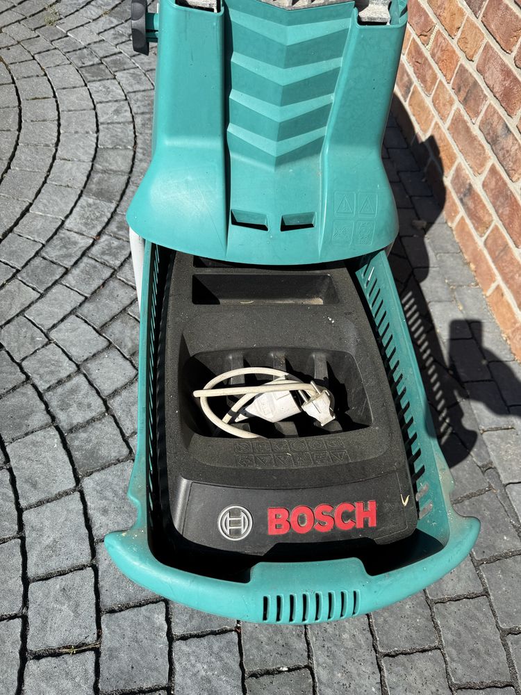 Rozdrabniacz do gałezi BOSCH AXT 25TC