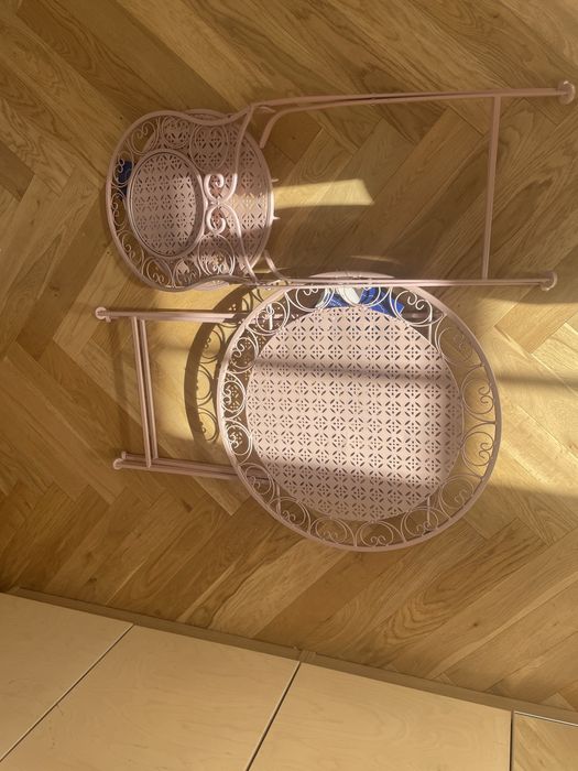 Stolik balkonowy z krzesłem w stylu vintage, pudrowy róż, balcony livi