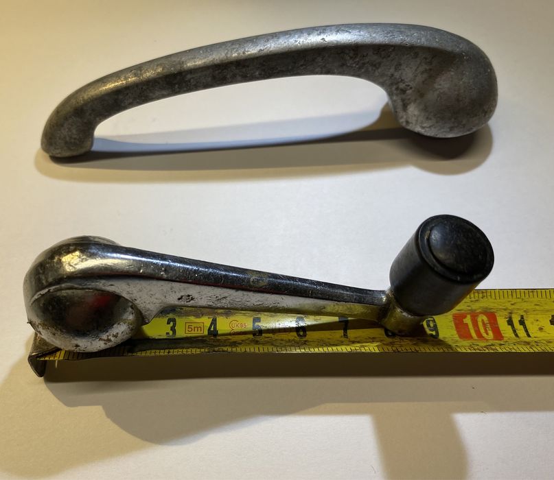 Klamki Korbki szyb 2-szt od starych samochodów czesci do samochodu