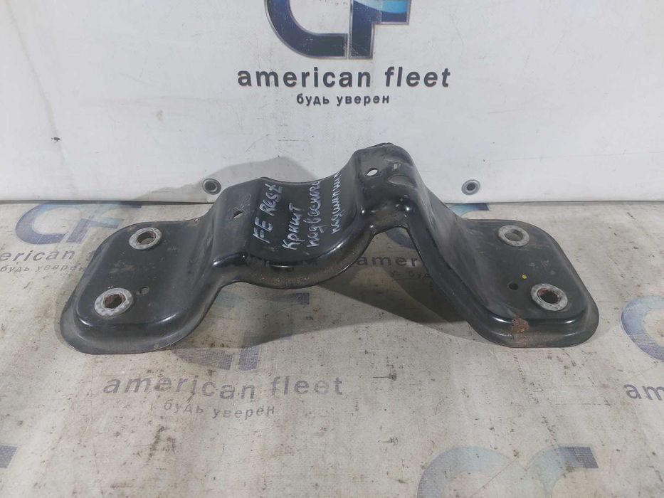 Ford Escape 13- Кронштейн подвесного / Форд Эскейп