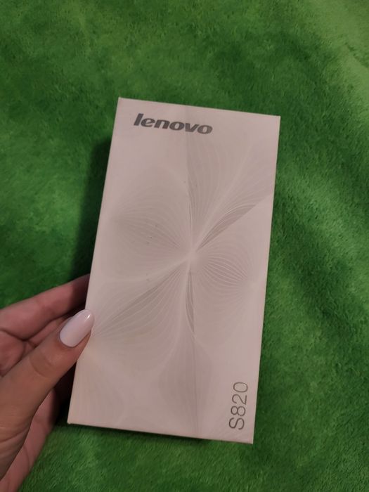 Телефон Lenovo S820