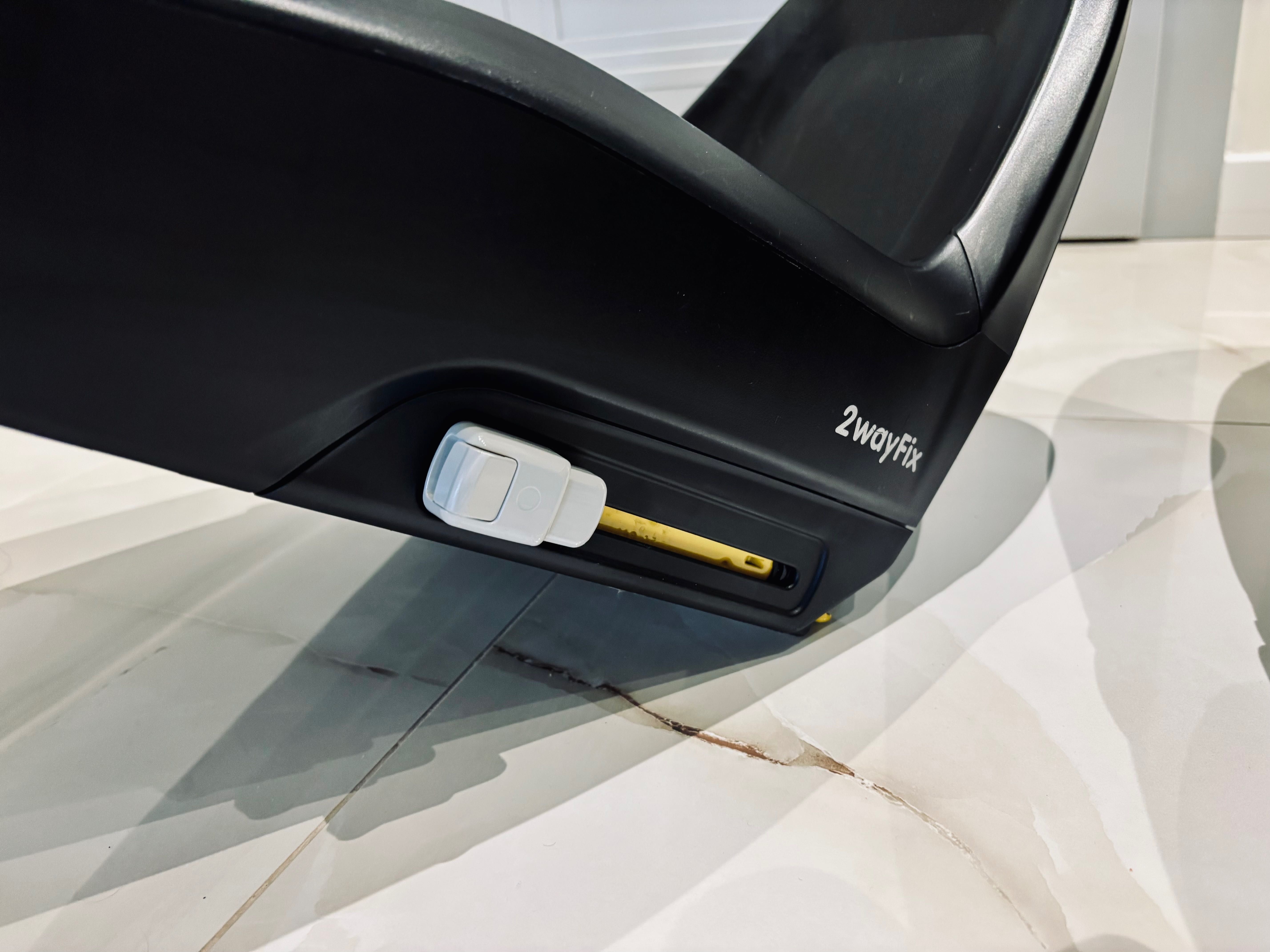 Maxi-Cosi Pebble Plus z bazą 2wayFix – zestaw, stan bardzo dobry-