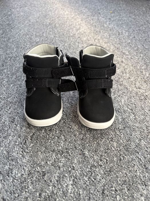 Buty chłopięce rozmiar 23,nowe