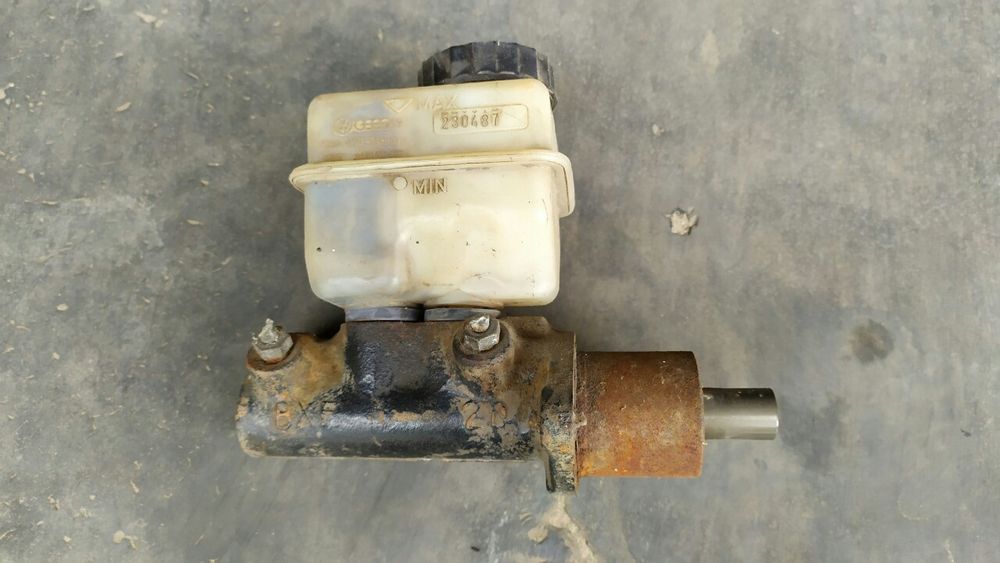 Главный тормозной цилиндр Volkswagen Фольксваген