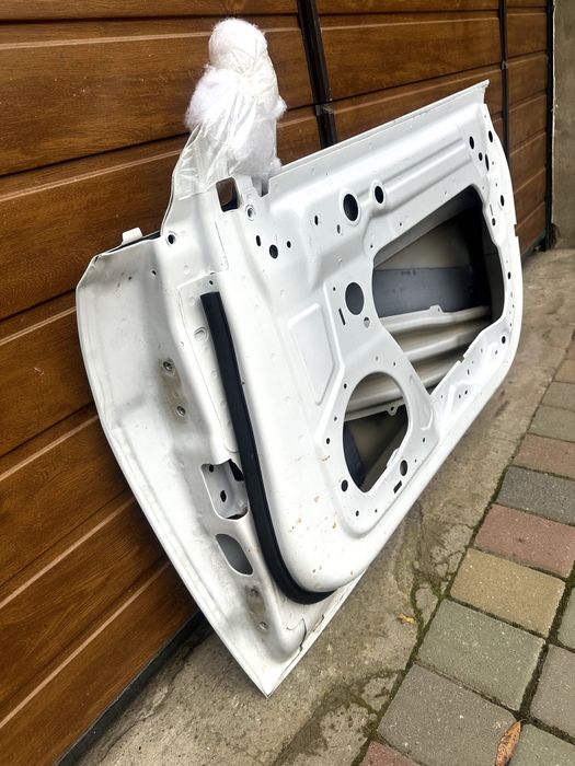 Двері передні праві Tesla Model 3 2017–2023 (в колір) PPSW