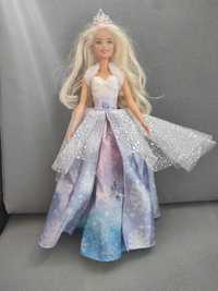Barbie księżniczka z rozkładaną suknią
