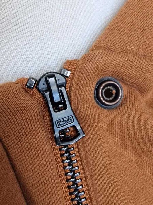 Khujo bluza damska karmelowa z kapturem na suwak. Rozmiar 36/S