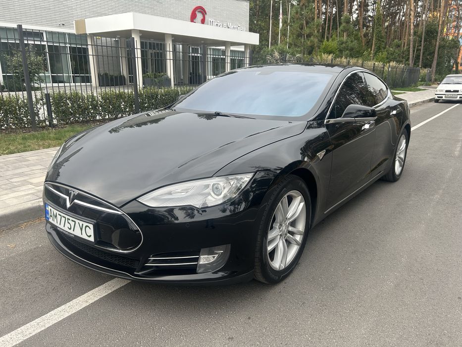 Продам Tesla model S 85