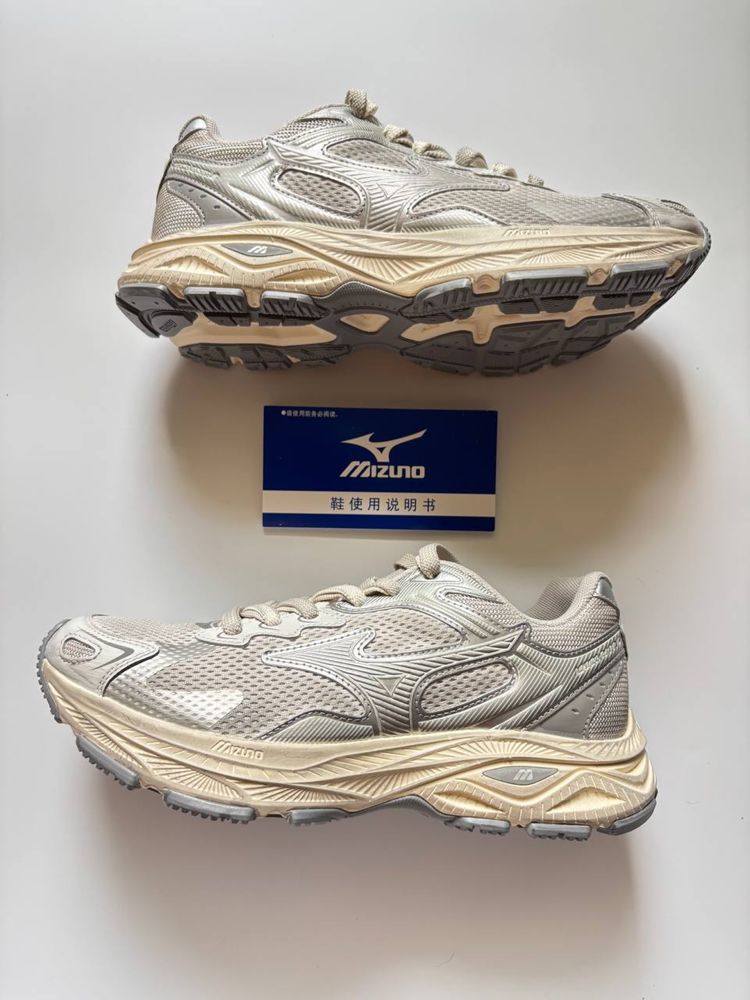 Mizuno Racer S White Metallic Silver