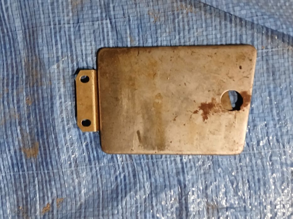 Klapka wlewu paliwa fiat 125p