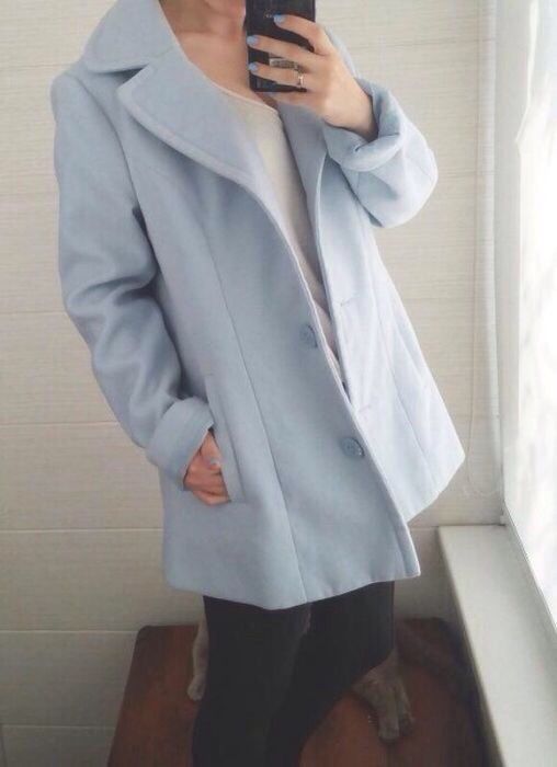 Пальто нежно голубого цвета