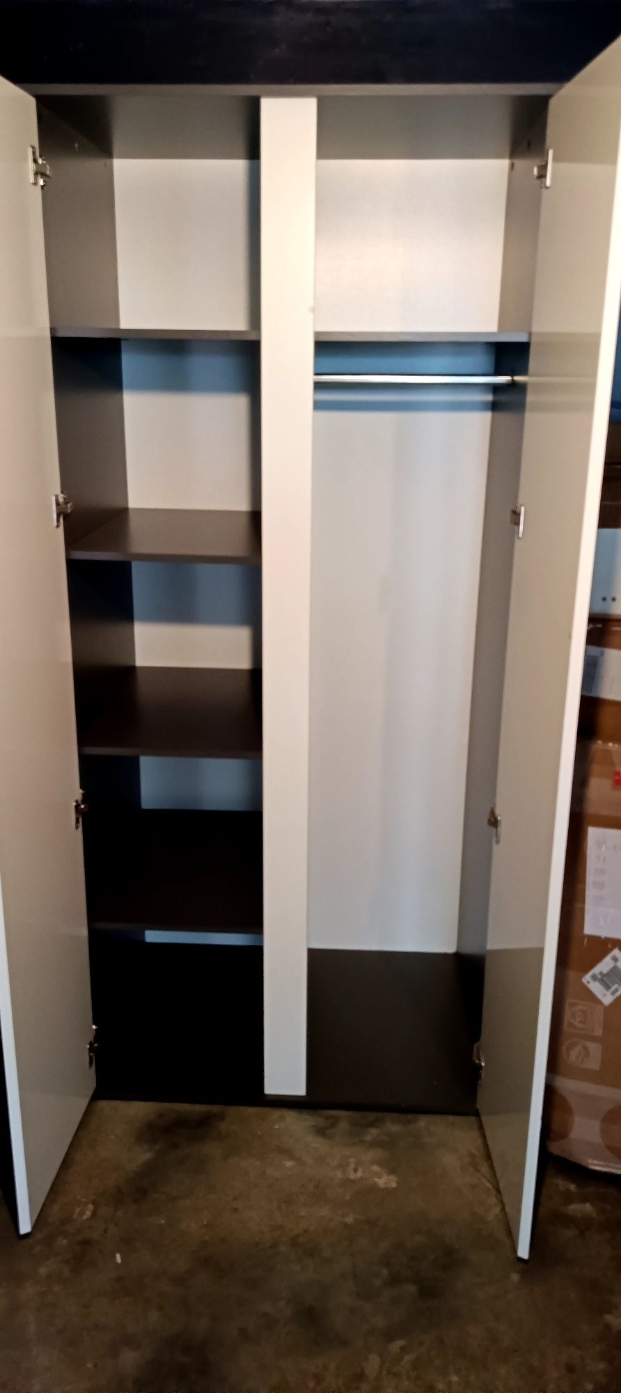 Szafa z lakierowanymi frontami IKEA