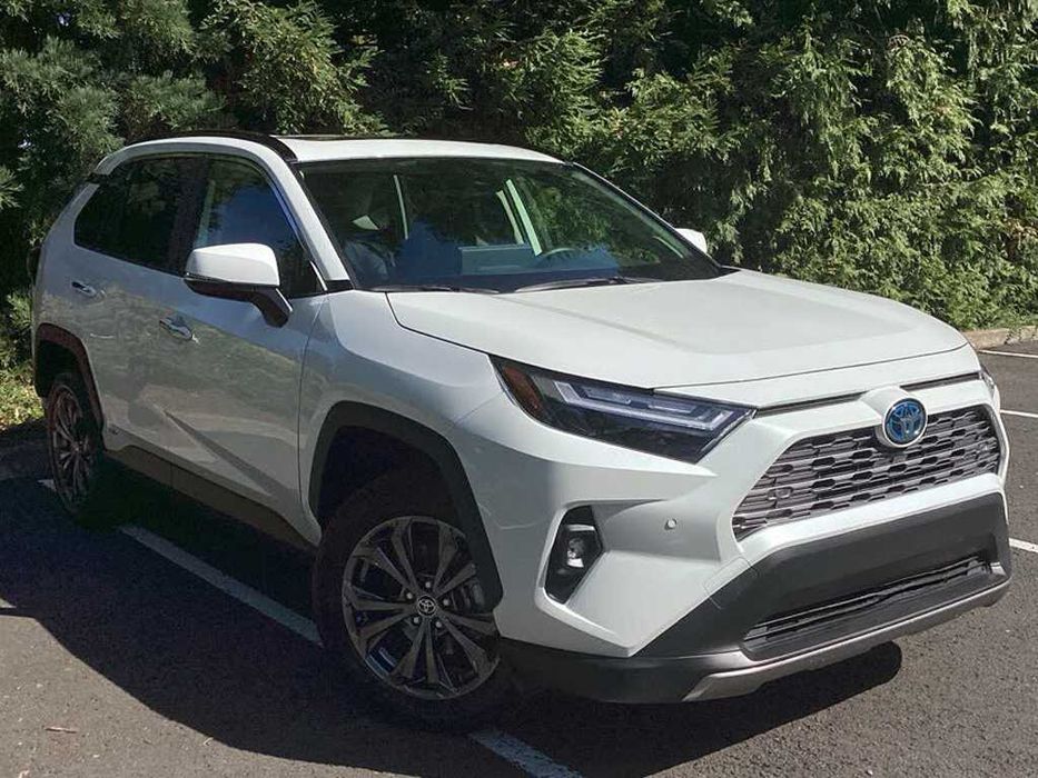 Toyota RAV4 Hybrid Limited      2023