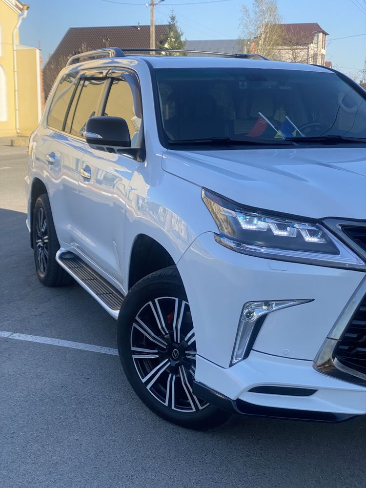 Lexus LX 570 …