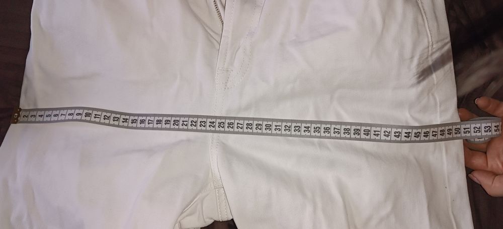 Джинси білі широкого крою розмір М