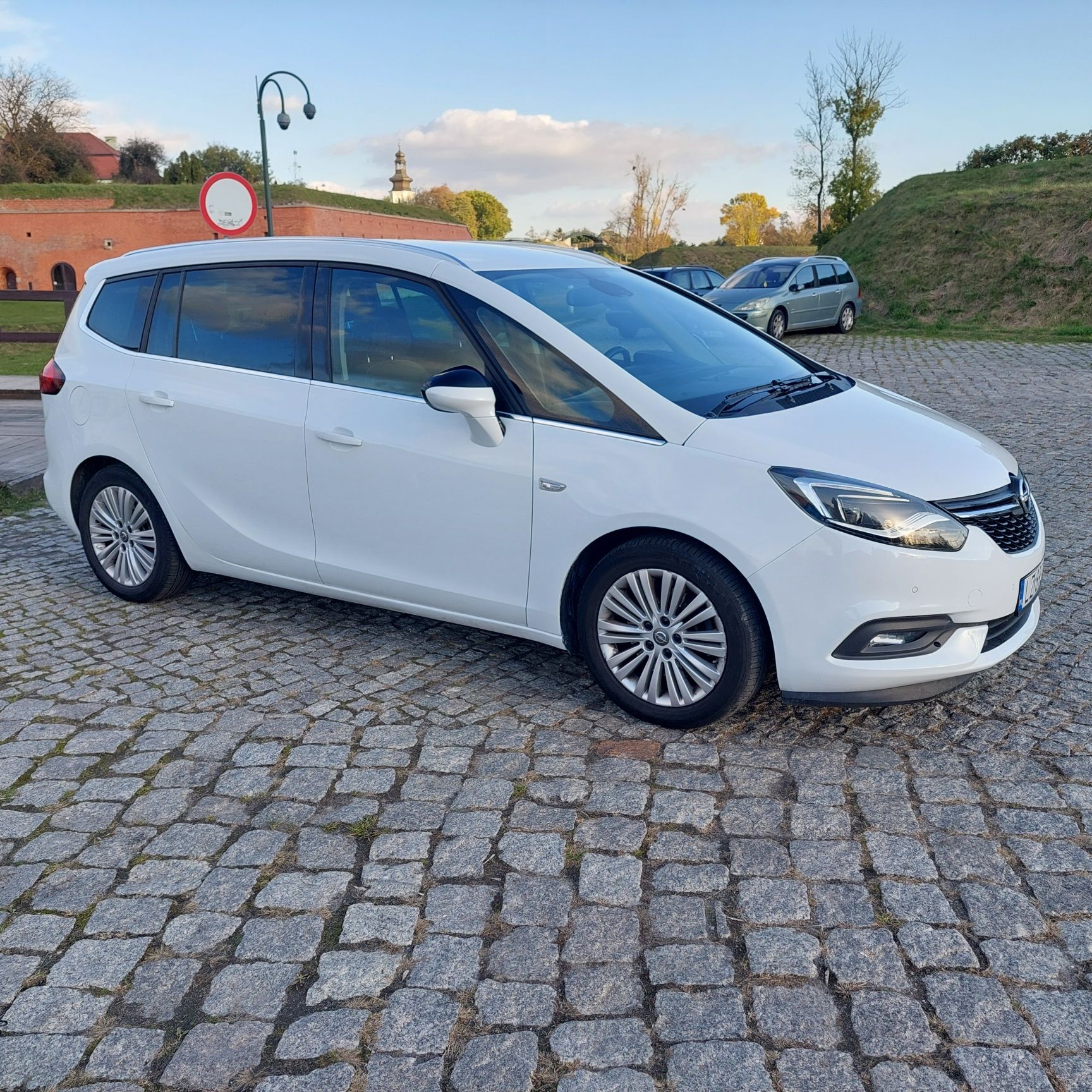 Opel Zafira C lift 7 miejsc 2.0 CDTI 170KM Full Led Nowy rozrząd