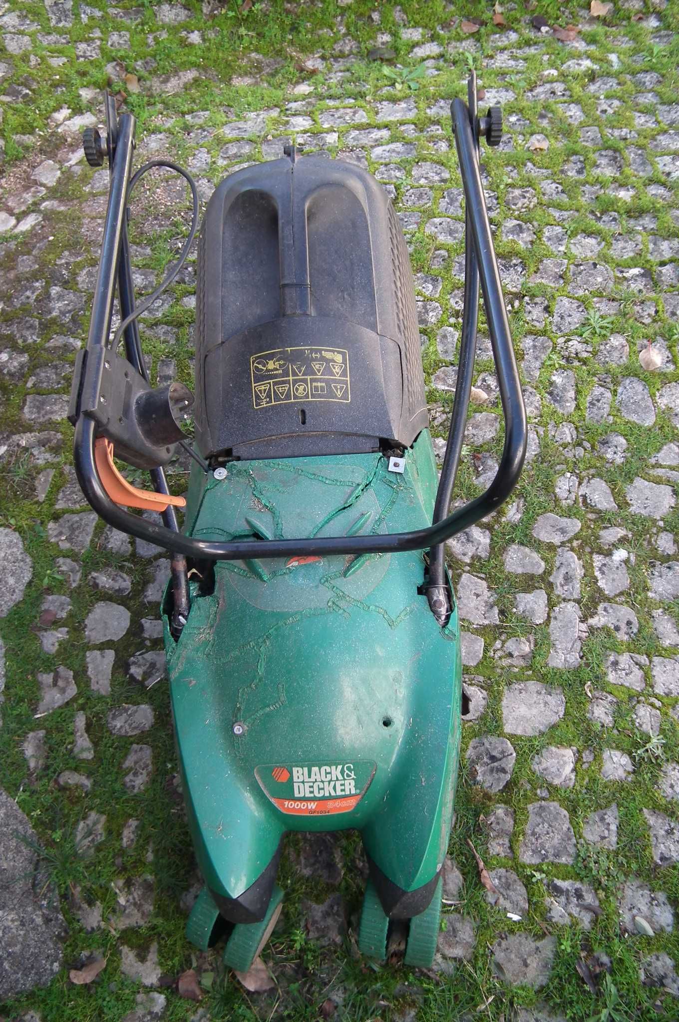 Corta-relva Black & Decker GF1034 com o motor a funcionar, para peças.