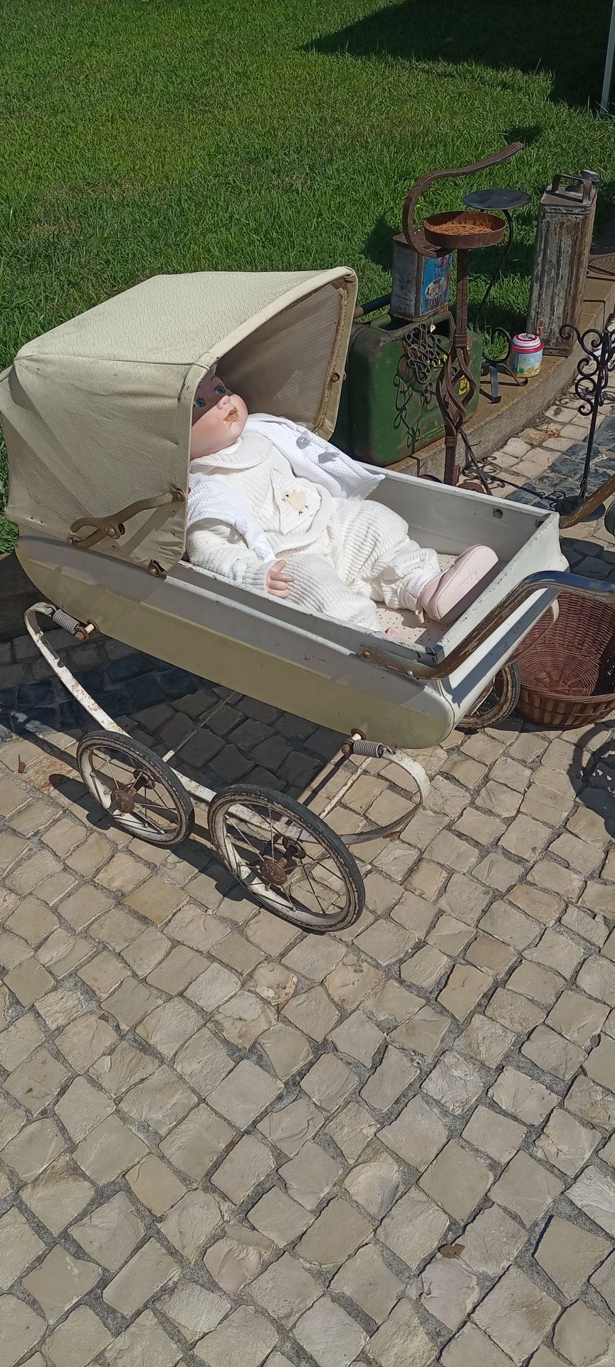 Carrinho de bebé vintage para decoração