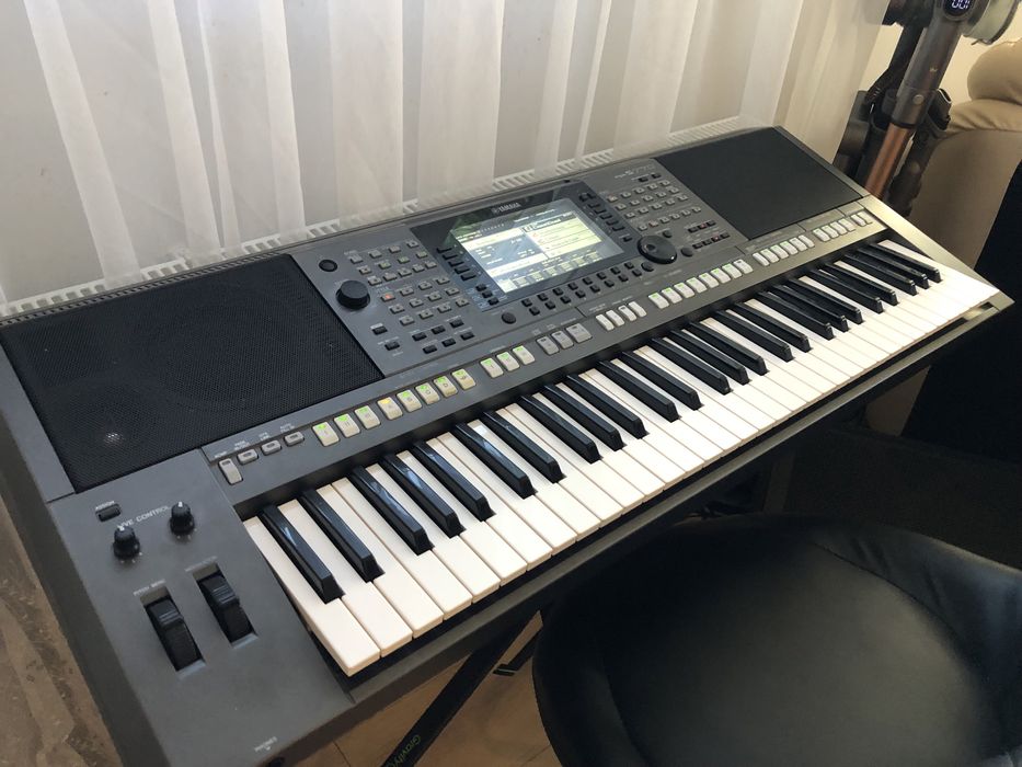 Yamaha psr s 770