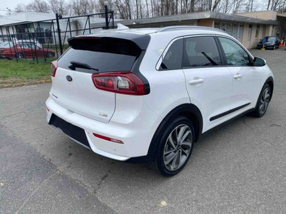 Kia Niro Touring      2018