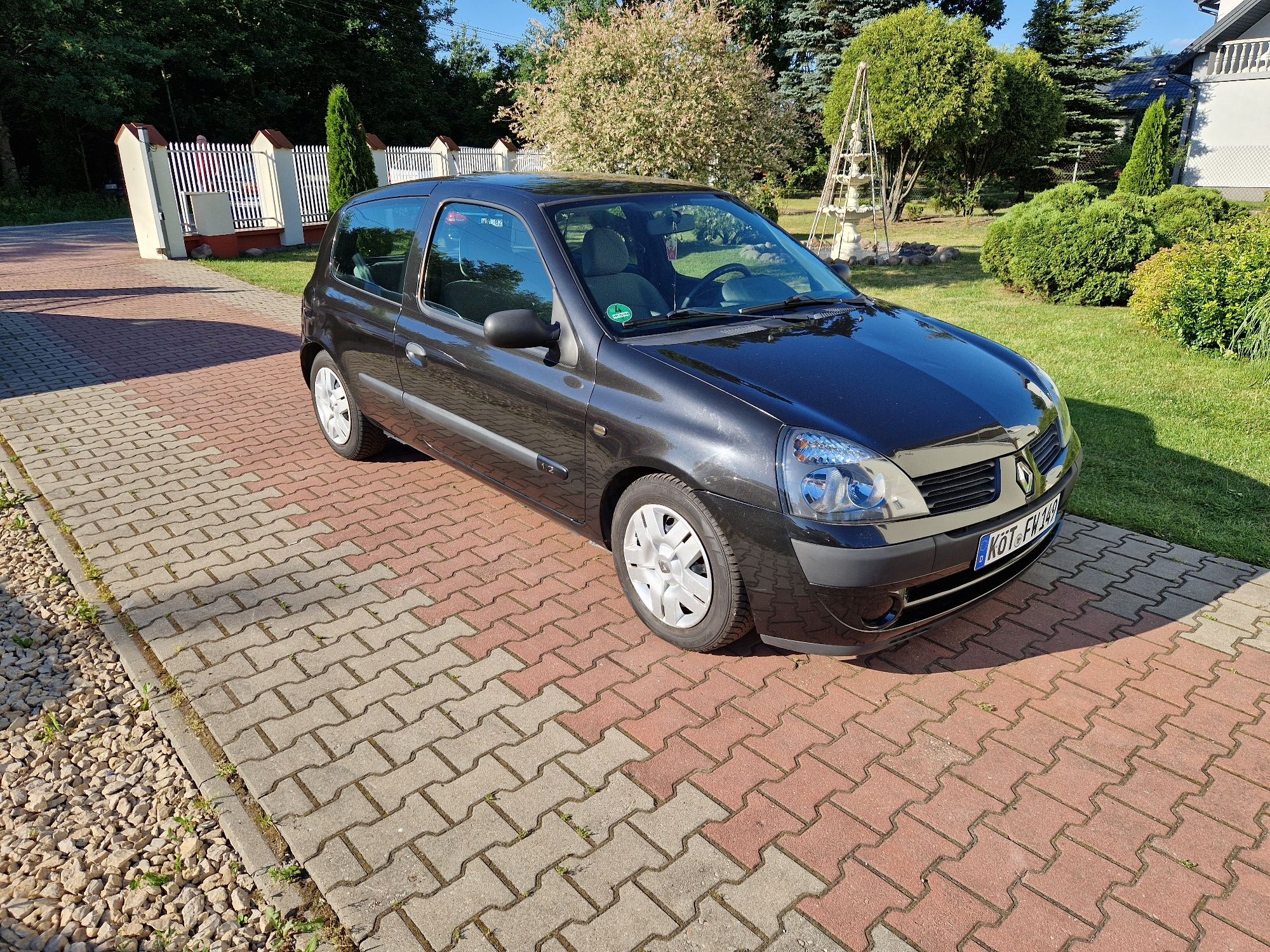 Renault Clio 1.2 8V 60KM
Rok: 2005
Przebieg: 170tys